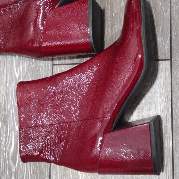 Kenneth Cole New York womens magenta patent leather zip ankle boots. Size 9.5 - Picture 12 of 13